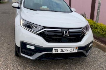 White Honda CR-V For rent