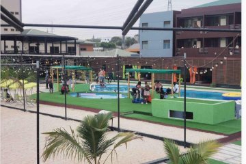 Pleasant Hostel & Gardens