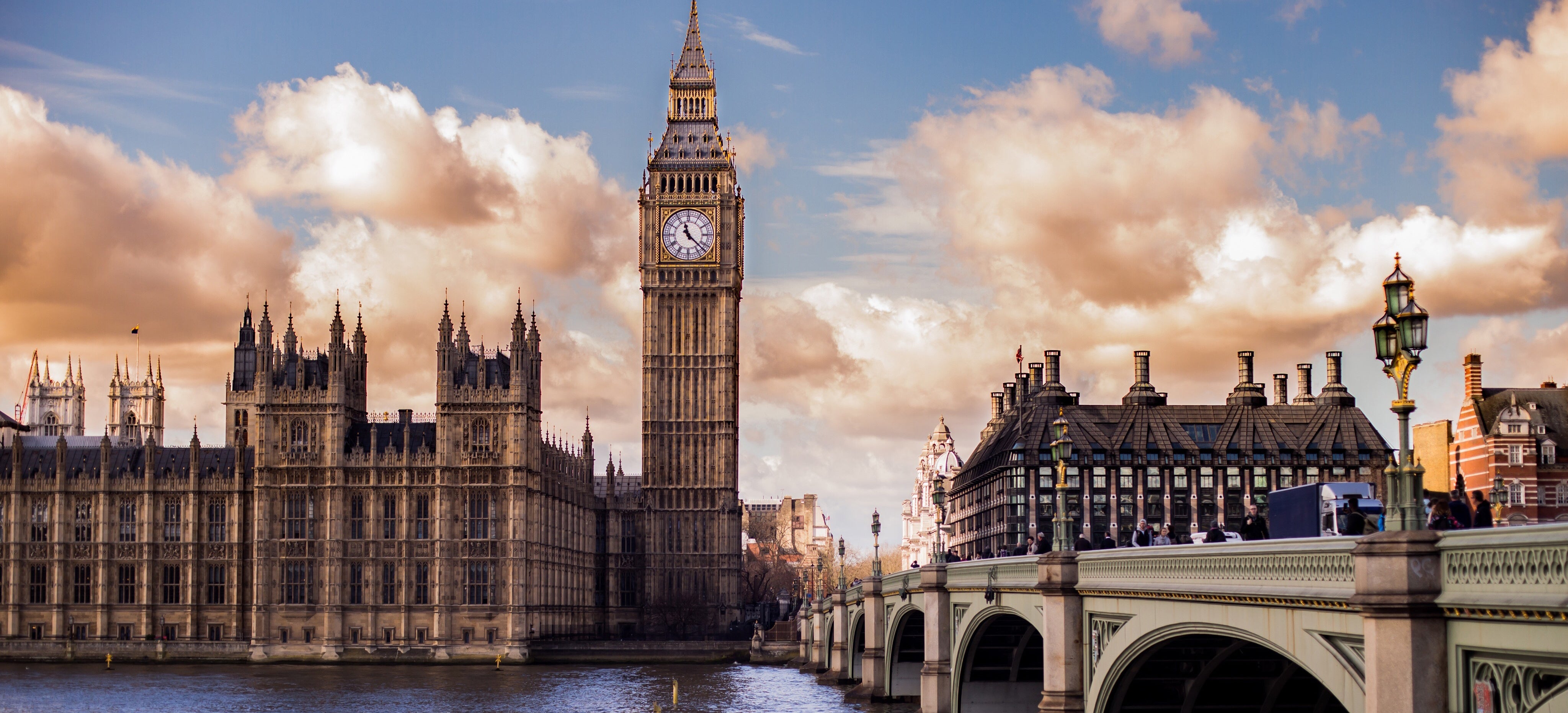 7 Epic  London Hotels and Their Nearby Tourist Sites: Where Comfort Meets Exploration
